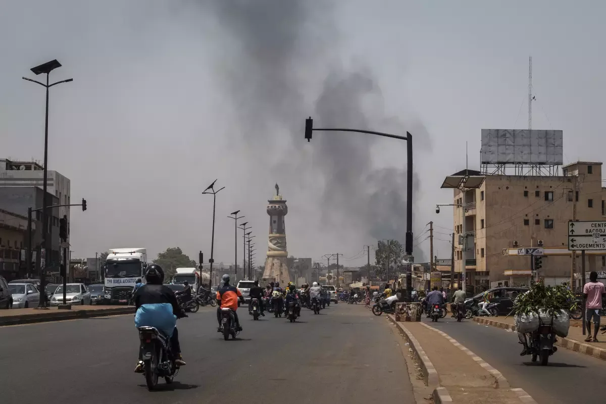 Mali : vague d'attaques coordonnées contre plusieurs localités et une prison
