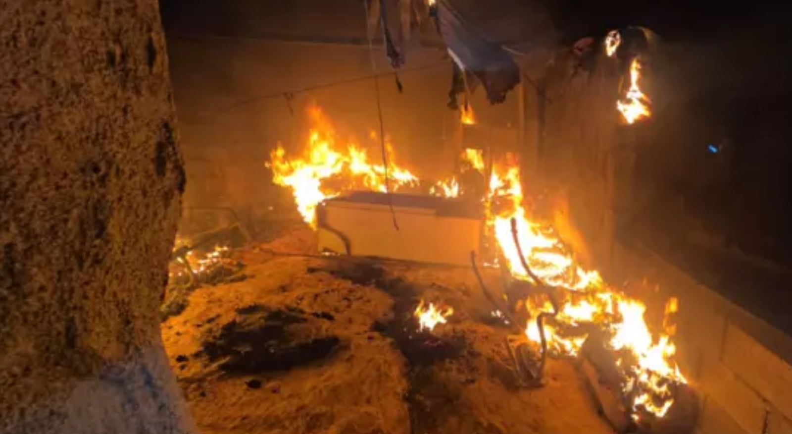Colons israéliens incendient une mosquée en Cisjordanie, tensions croissantes