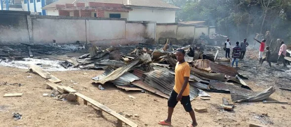 Incendie dévastateur au grand marché de N'Zérékoré : le président Doumbouya promet une reconstruction rapide